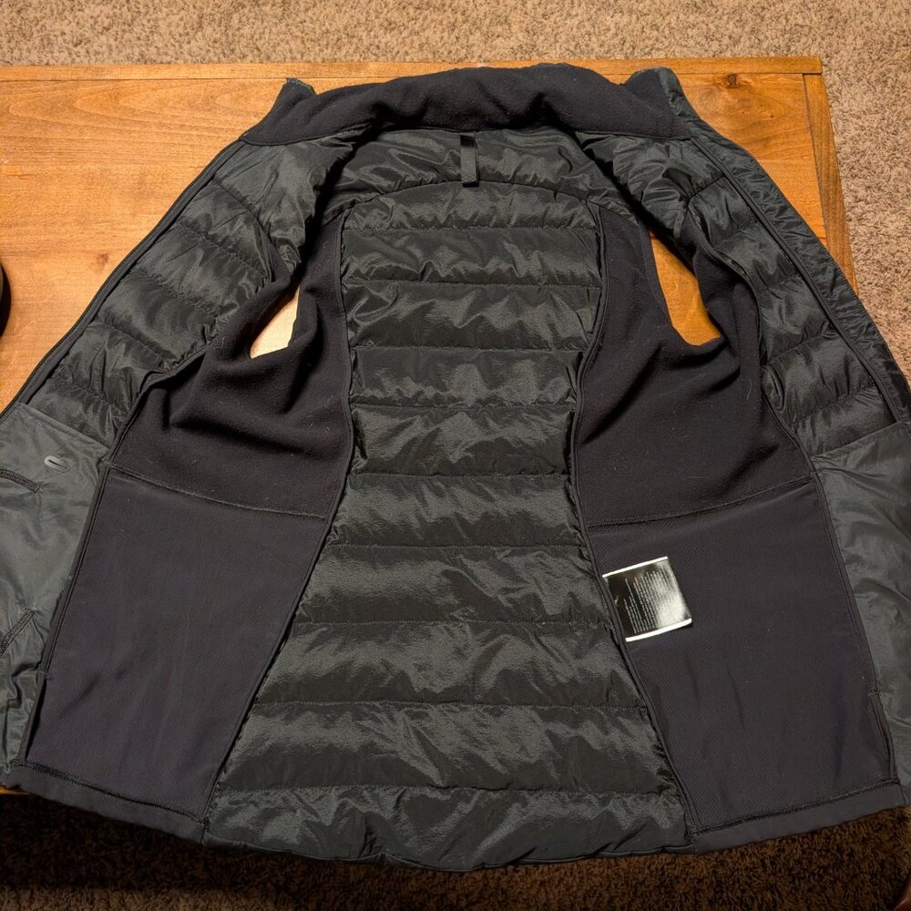 Lululemon Down for it All Black Vest size 4 - Picture 4 of 4